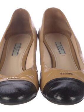 Prada Camel Black cap toe Patent Leather Block Heel Pumps sz 41